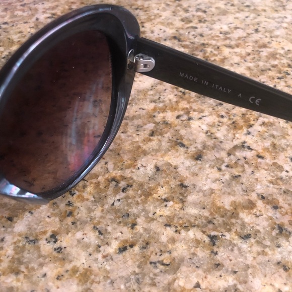 Chanel Black Oval Sunglasses - Picture 3 of 9